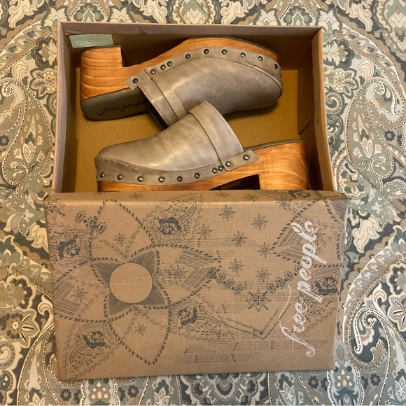 NWT Free People Calabasas Clog Washed Taupe Womens Sz 40 US 10 - Picture 6 of 14